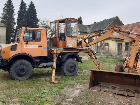 Mercedes Unimog eladó magyar forgalmival, homlokrakóval és ásó felépítménnyel Mercedes Unimog eladó magyar forgalmival, homlokrakóval és ásó felépítménnyel