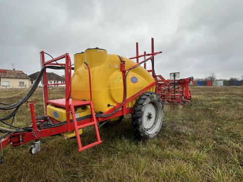 Eladó 2500/18-as Wirax szántóföldi vontatott permetező Eladó 2500/18-as Wirax szántóföldi vontatott permetező