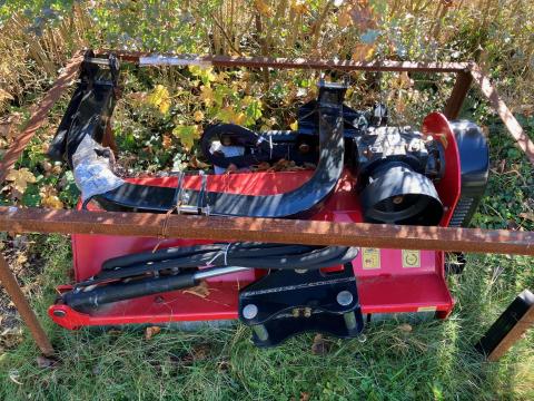 Szárzúzó – mulcsozó dupla hidraulikus oldalkitolással, szintállítással + gardántengely, féláron Szárzúzó – mulcsozó dupla hidraulikus oldalkitolással, szintállítással + gardántengely, féláron