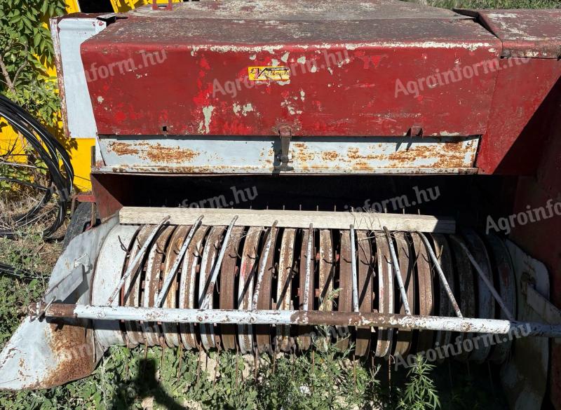 Eladó kis kocka bálázó