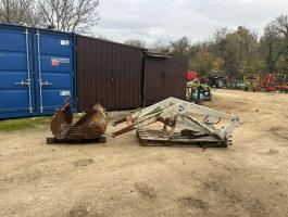 Mamut homlokrakodó kanállal és villával, konzollal eladó