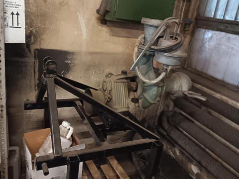 Öntözőrendszer eladó – 100 db 130-as öntözőcső, traktor hajtású szivattyúval