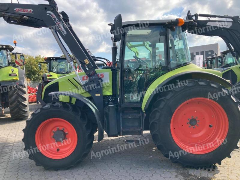 Claas Arion 430 homlokrakodóval