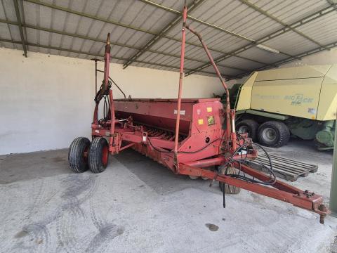 Eladó IH Kühne 6200 gabonavetőgép Eladó IH Kühne 6200 gabonavetőgép