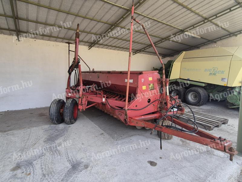 Eladó IH Kühne 6200 gabonavetőgép