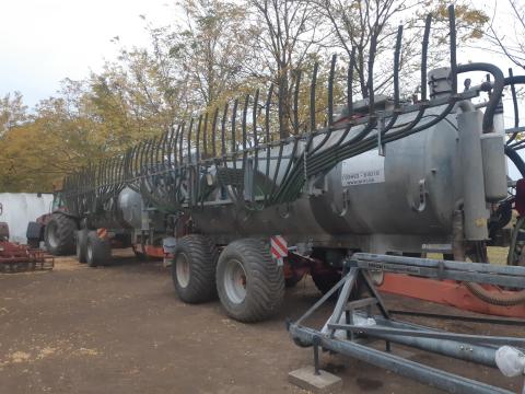 Briri Vákuumos tartálykocsik+csőfüggöny