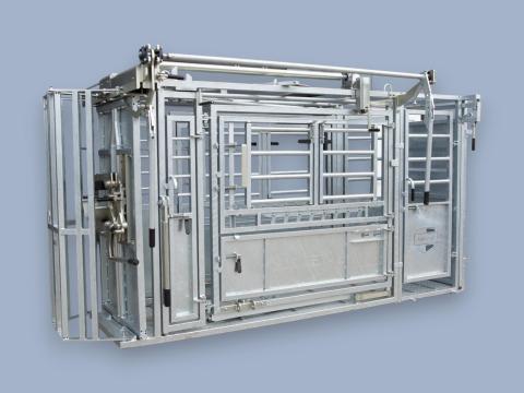 Univerzális szarvasmarha-kezelőkaloda nyakbefogóval, hátsó belépővel és zsilipajtóval, körmölős kivitel horganyzott kivitelben