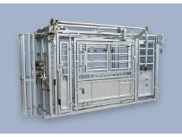 Univerzális szarvasmarha-kezelőkaloda nyakbefogóval, hátsó belépővel és zsilipajtóval, körmölős kivitel horganyzott kivitelben