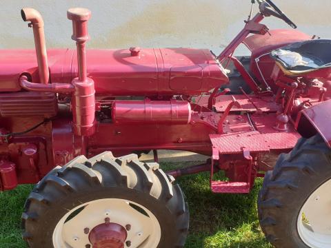Dutra UE28 traktor eladó - teljesen felújított, gyári állapotban Dutra UE28 traktor eladó - teljesen felújított, gyári állapotban
