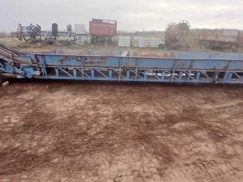 Ürítőgaratos szállítószalag