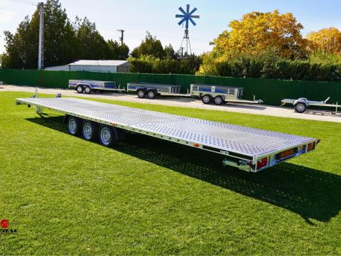 Új 8.5m-es autószállító utánfutó (3500kg-os) most csak bruttó 3.190.000 Ft