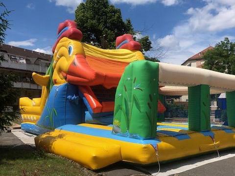 Kacsa csúszdás ugráló