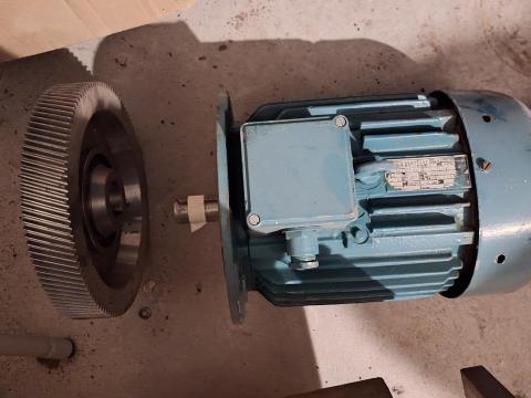 Termény keverő motor + fogaskerék eladó Termény keverő motor + fogaskerék eladó