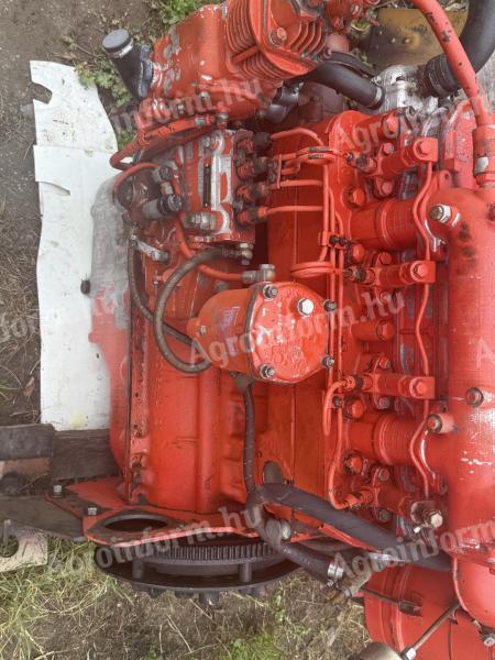 MTZ gyári, bontatlan, 1100 üzemórás komplett motor eladó