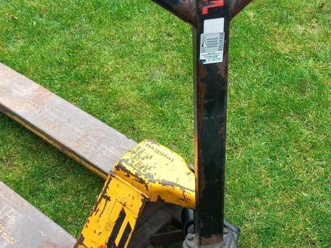 Raklapemelő béka eladó – 2000 kg teherbírással