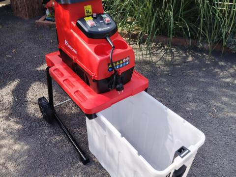 Hurricane HLH-S-28FB hengerkéses ágdaráló, ágaprító ingyenes szállítással Hurricane HLH-S-28FB hengerkéses ágdaráló, ágaprító ingyenes szállítással