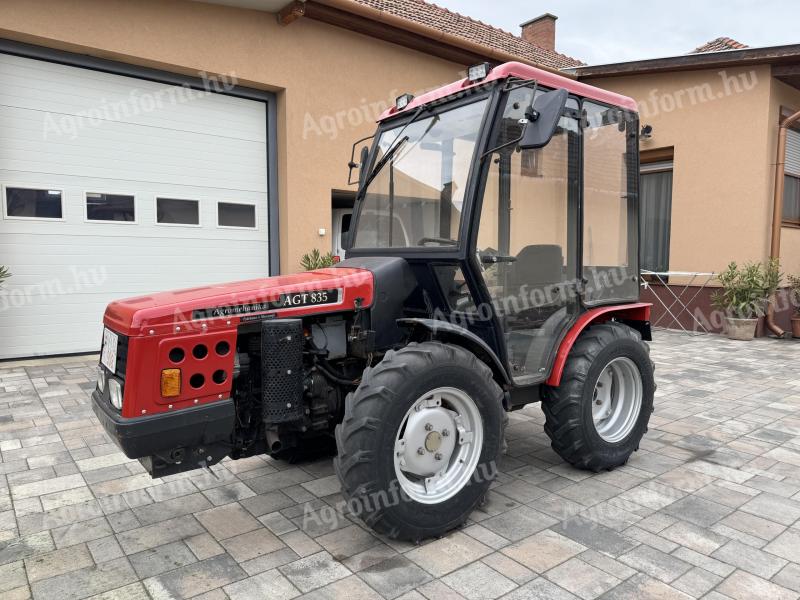 AGT 835 T traktor