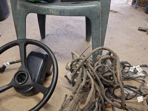 JD 4240 monitor tartozékokkal – komplett GPS rendszer eladó JD 4240 monitor tartozékokkal – komplett GPS rendszer eladó