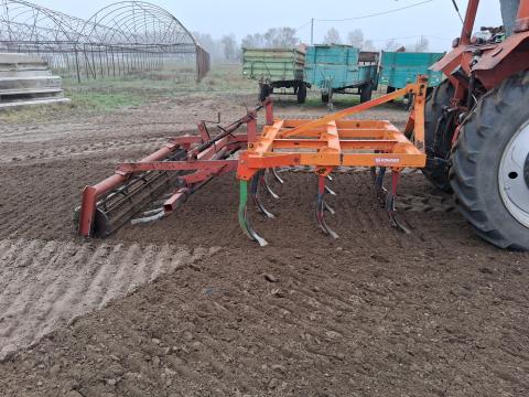 Howard 9+2 kapás gruber gyári elmunkálóval és rögtörőhengerrel Howard 9+2 kapás gruber gyári elmunkálóval és rögtörőhengerrel