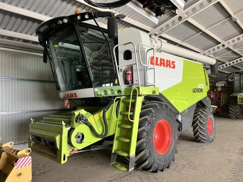 Claas Lexion 670 + V750 Auto Contour asztal repce oldalkaszával bal és jobb oldalra
