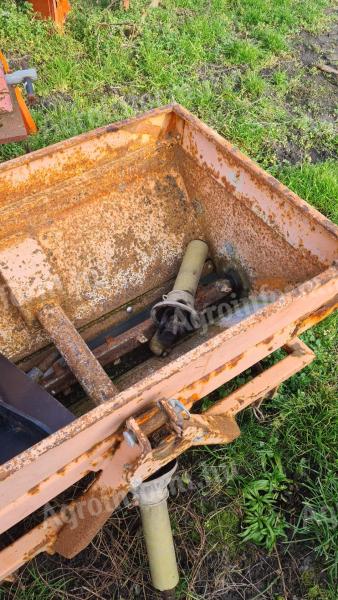 Műtrágyaszóró kistraktorhoz Rau 200 típus