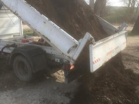 Érett trágya házhozszállítással Fejér megyei kiskertekbe