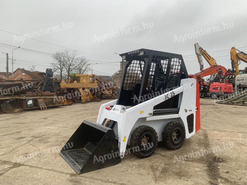 Új JC25 minirakodó – 1 tonnás, 17 kW motorral, joystick vezérlés