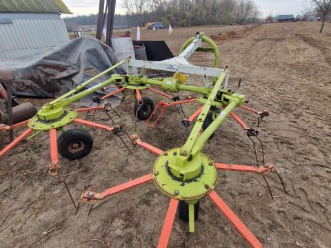 Claas Volto rendterítő eladó, kiváló állapotban, új gumikkal Claas Volto rendterítő eladó, kiváló állapotban, új gumikkal