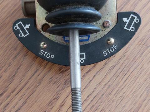 Pneumatikus szintező szelep eladó haszongépjárművekhez