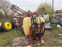 HARDI 600 LITERES FÜGGESZTETT PERMETEZŐ,  12 MÉTERES SZÓRÓKERETTEL