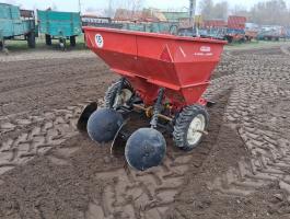 Kétsoros krumpli, burgonya, pityóka vetőgép, ültetőgép töltőtárcsás sorral