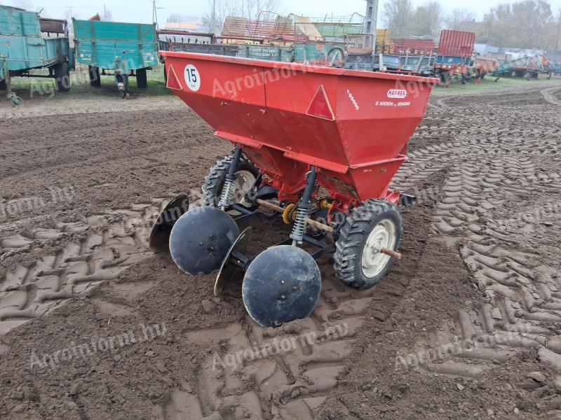 Kétsoros krumpli, burgonya, pityóka vetőgép, ültetőgép töltőtárcsás sorral