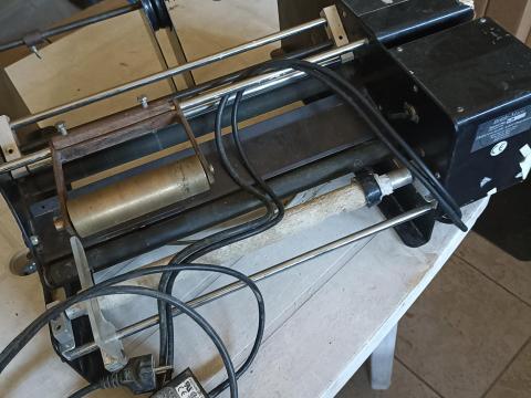 Félautómata cimkéző gép Félautómata cimkéző gép