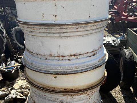 New Holland ikerkerék felni szett New Holland ikerkerék felni szett