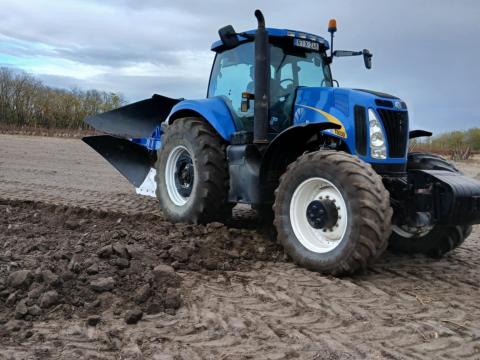 Mélyszántás rigol ekével szőlő, bodza, gyümölcsös, erdő szántásához Mélyszántás rigol ekével szőlő, bodza, gyümölcsös, erdő szántásához