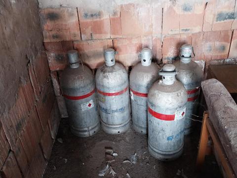 4 darab gázpalack eladó egyben 4 darab gázpalack eladó egyben