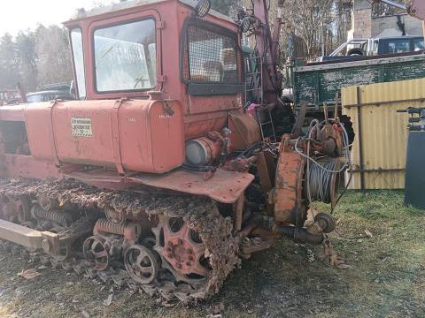 Eladó DT 75-ös traktor, tolólappal és TMP csörlővel Eladó DT 75-ös traktor, tolólappal és TMP csörlővel