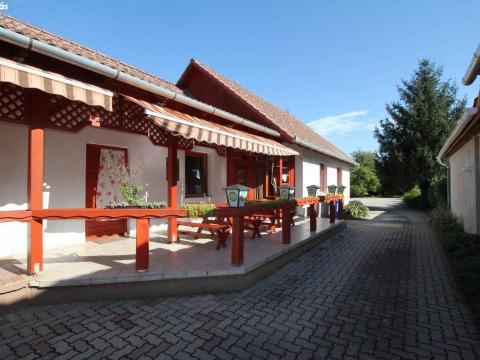 Vendéglátó egység, amely otthonnak is helyet adhat Vendéglátó egység, amely otthonnak is helyet adhat