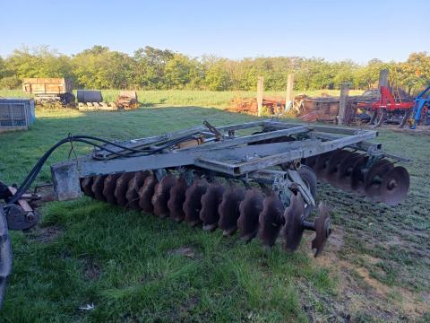 Eladó 3,2 méteres román tárcsa csipkés és sima lapokkal