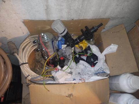 Baktérium kijuttatáshoz tartály, elektromos szivattyú és szerelvények Baktérium kijuttatáshoz tartály, elektromos szivattyú és szerelvények