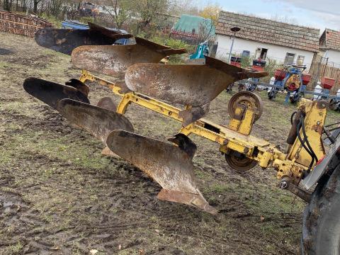 Eladó Kuhn Huard 3 váltva forgatós eke kiváló állapotban, tartalék orrbetéttel Eladó Kuhn Huard 3 váltva forgatós eke kiváló állapotban, tartalék orrbetéttel