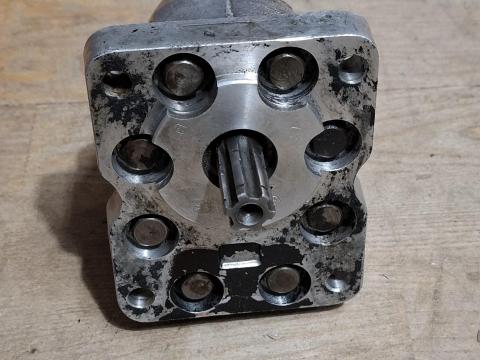 MTZ-80 szervószivattyú NS10Y-3LH MTZ-80 szervószivattyú NS10Y-3LH