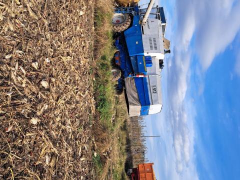 Fortschritt E 512 kukoricaasztallal, felújított állapotban Fortschritt E 512 kukoricaasztallal, felújított állapotban