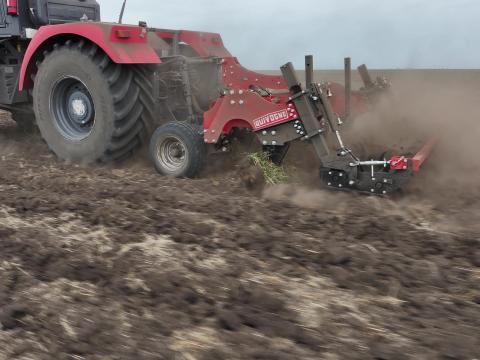 9 késes talajlazító 4 méteres munkaszélességgel