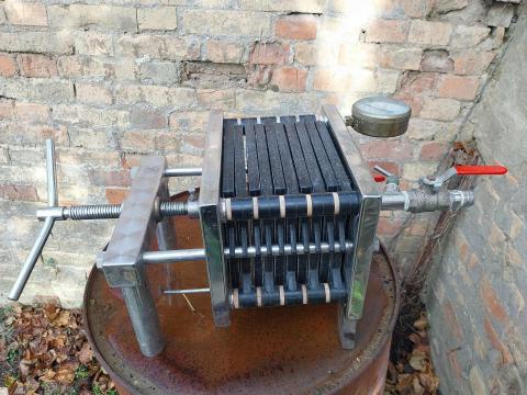 Lapszűrőgép Hobbi I, 10 keretes, rozsdamentes acél borszűrő