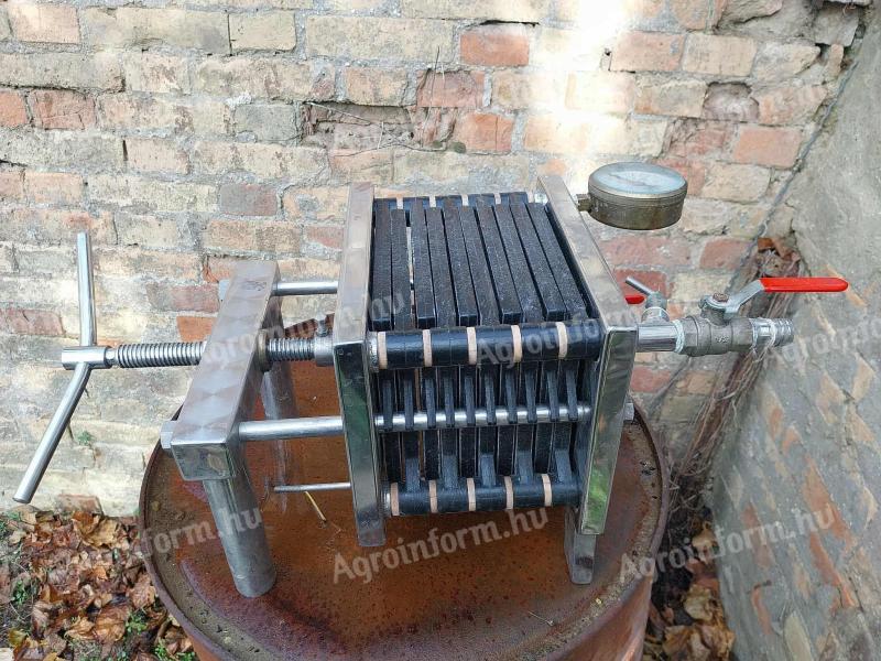 Lapszűrőgép Hobbi I, 10 keretes, rozsdamentes acél borszűrő