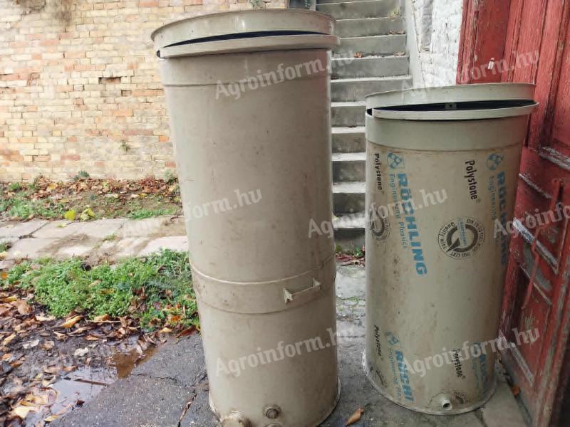 Eladó úszófedeles PP tartály 400 és 300 literes