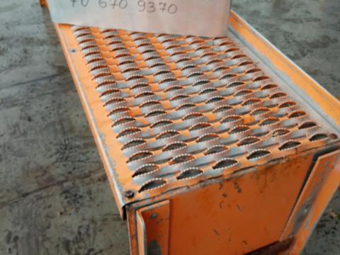 Pótkocsi fellépő-,  ponyvázórács eladó