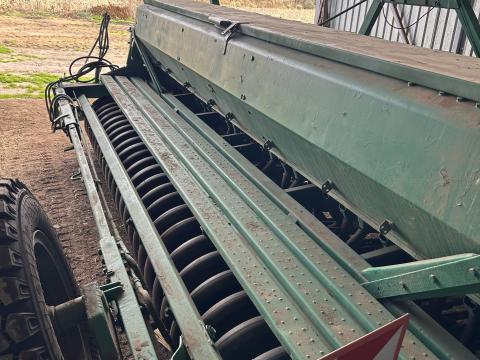 IH-6200 búza vetőgép eladó megkímélt állapotban