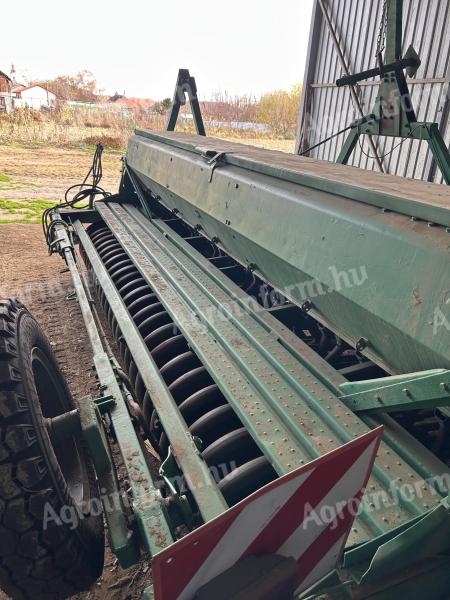 IH-6200 búza vetőgép eladó megkímélt állapotban